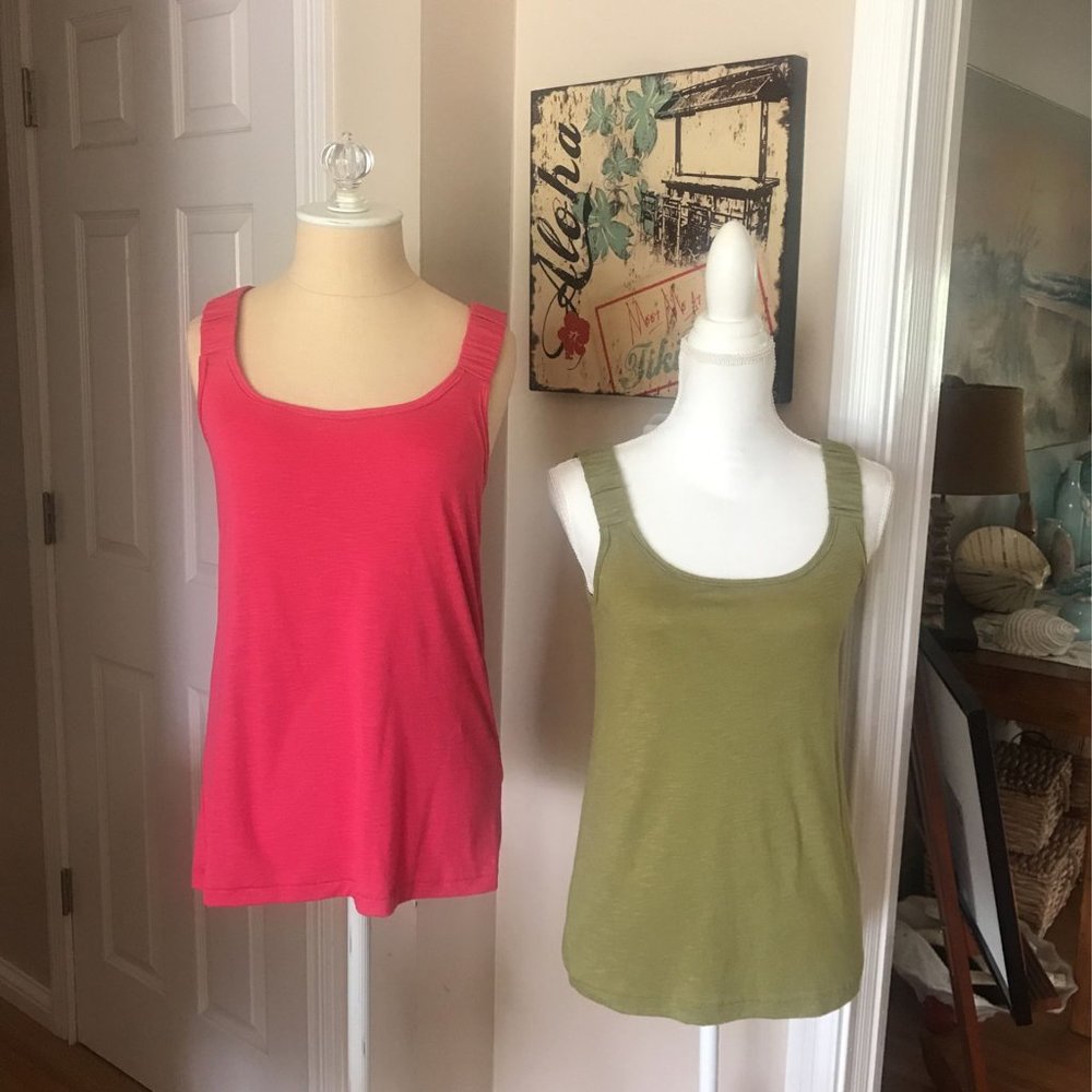 2 WOMEN’S ANN TAYLOR LOFT SOFT TANK TOPS SIZE S